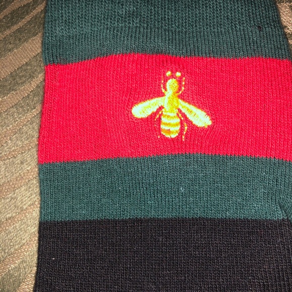 Gucci Red and Green Striped w/ Classic Bee symbol - Picture 14 of 14